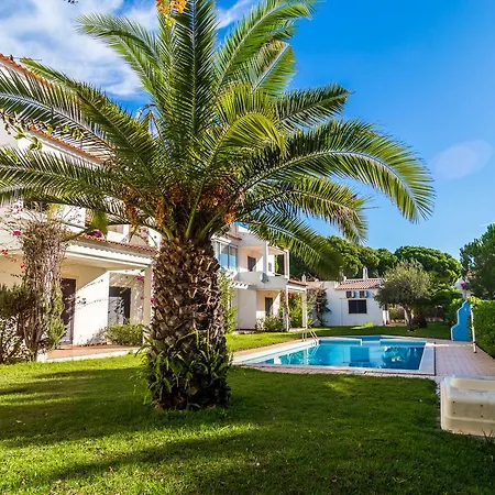 Akisol Olhos De Agua Pine Ii شقة