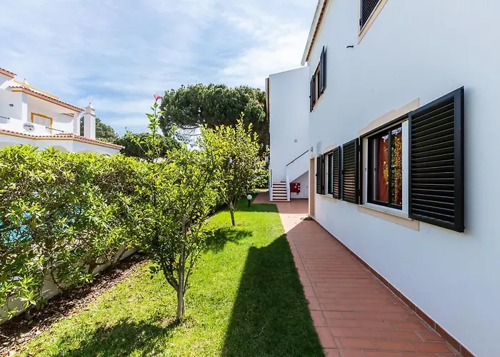 Akisol Olhos De Agua Pine Ii Apartment