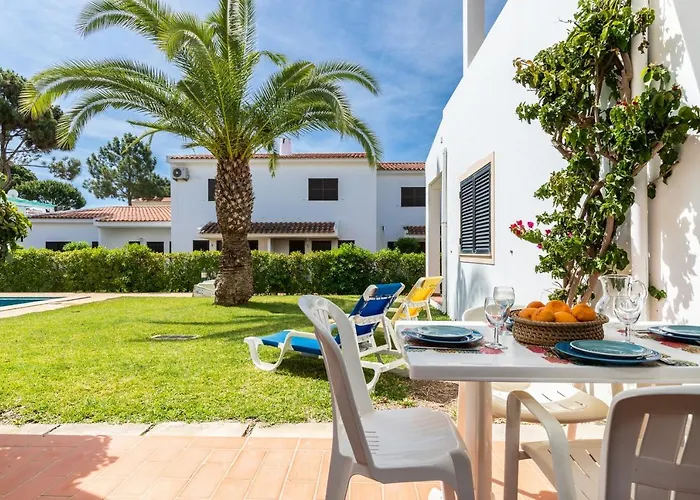 Akisol Olhos De Agua Pine Ii Apartment